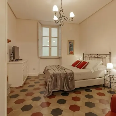 La Terrazza Cavour Comfortable بيت للعطل *